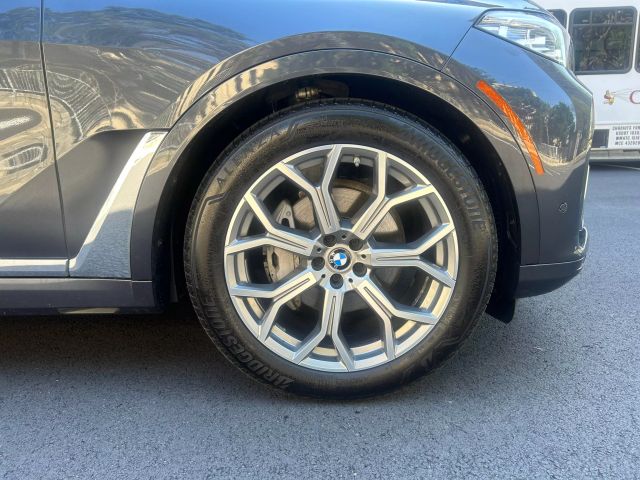 Vehicle image 6 of 76