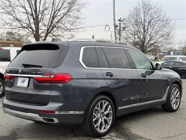Vehicle image 9 of 50