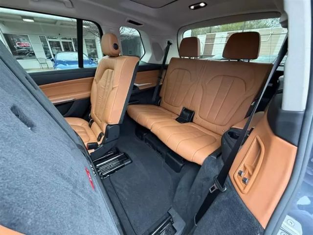 Vehicle image 22 of 50