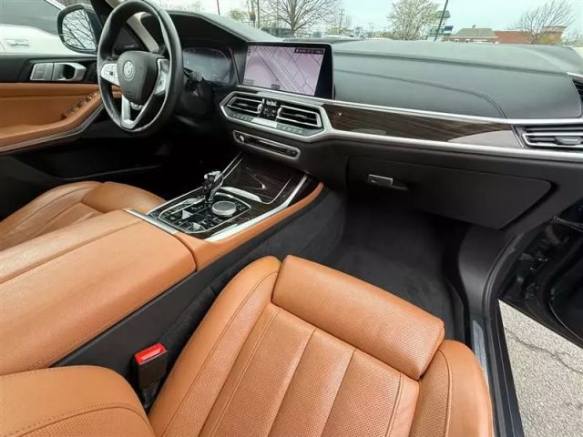 Vehicle image 19 of 50