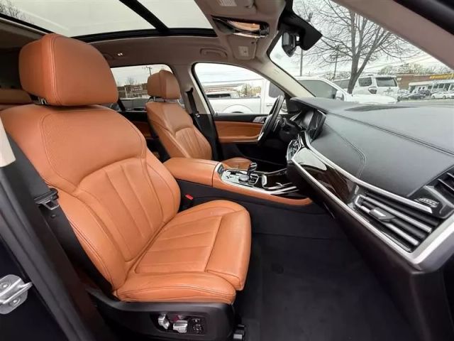 Vehicle image 18 of 50