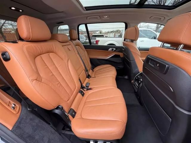 Vehicle image 23 of 50