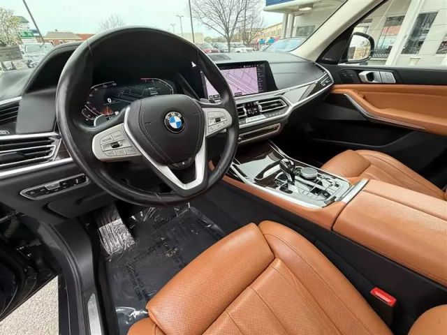 Vehicle image 17 of 50