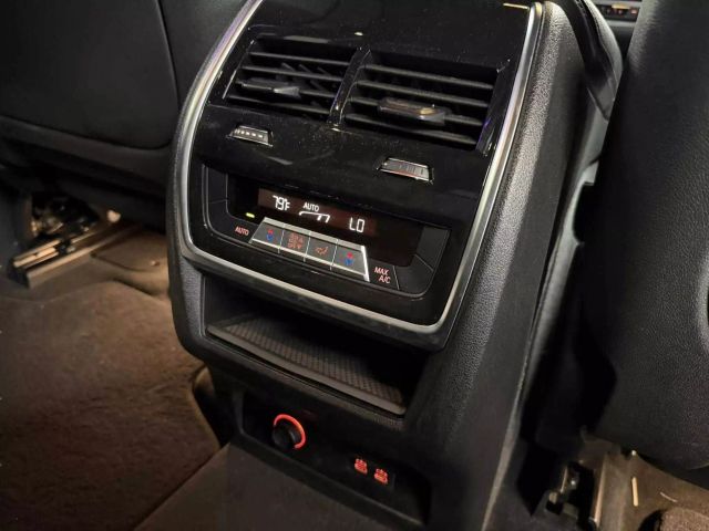 Vehicle image 25 of 27