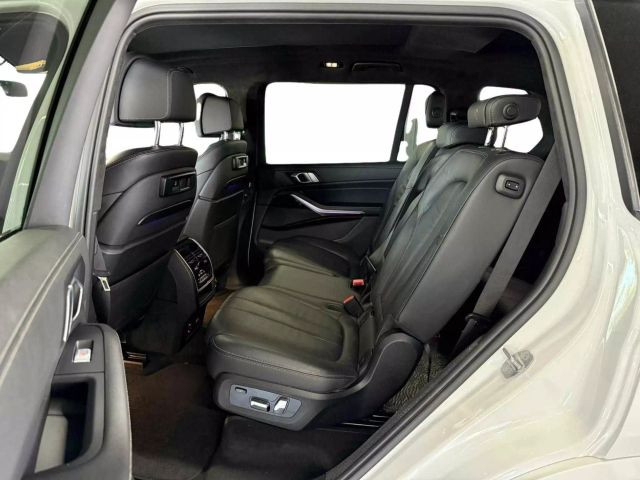Vehicle image 13 of 27