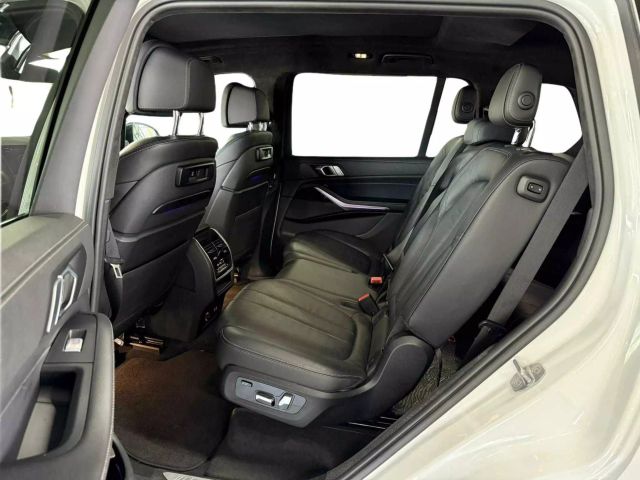 Vehicle image 15 of 27