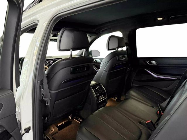 Vehicle image 17 of 27