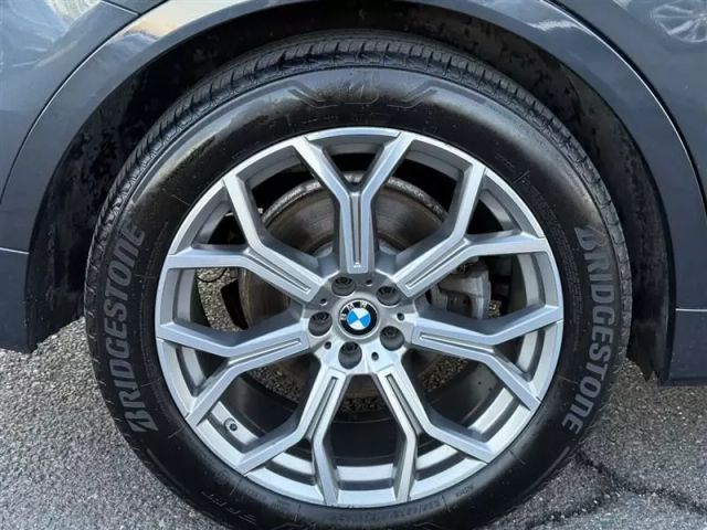 Vehicle image 15 of 54