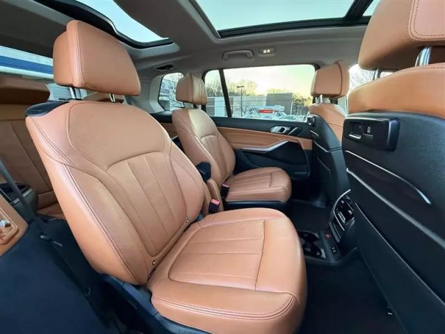 Vehicle image 23 of 54