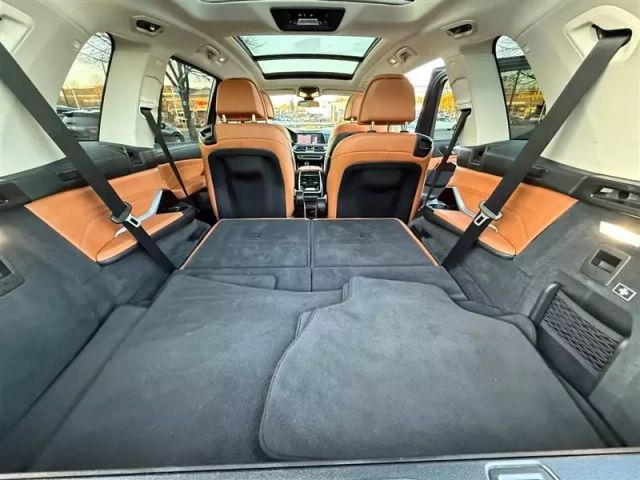Vehicle image 16 of 54