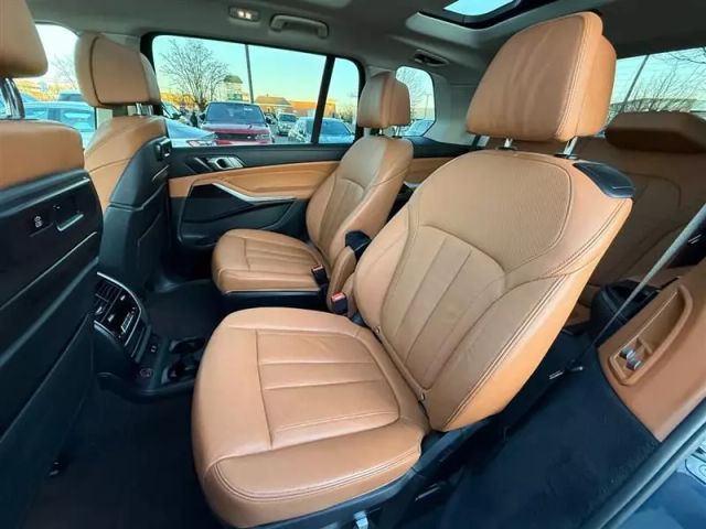 Vehicle image 21 of 54