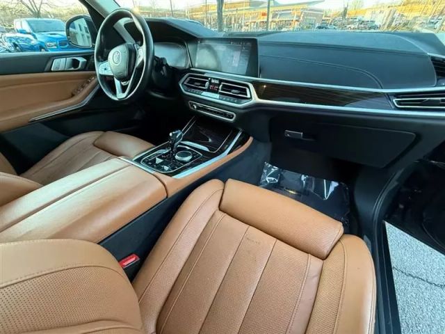 Vehicle image 20 of 54