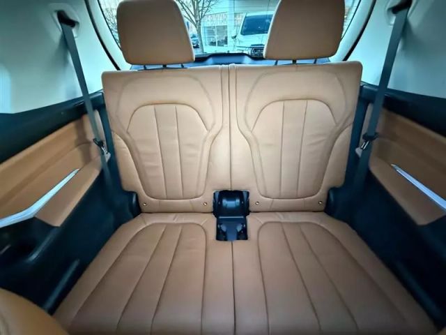 Vehicle image 26 of 54