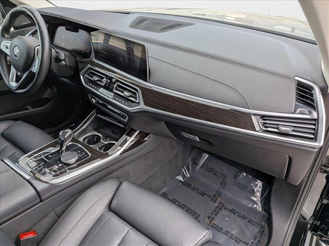 Vehicle image 16 of 22