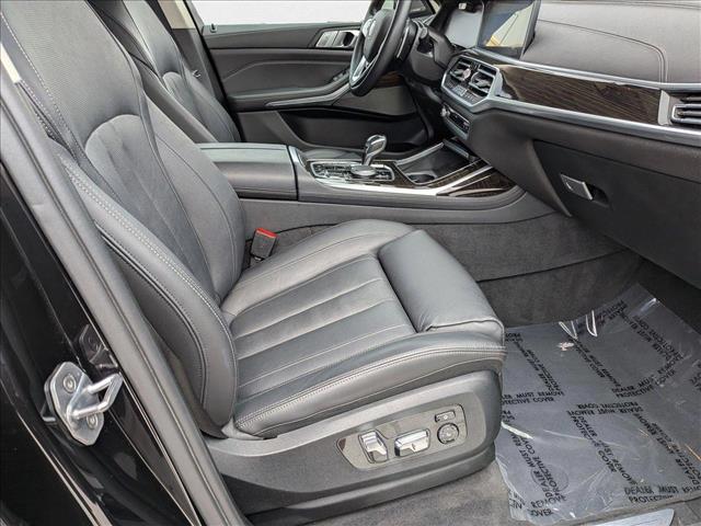 Vehicle image 14 of 22
