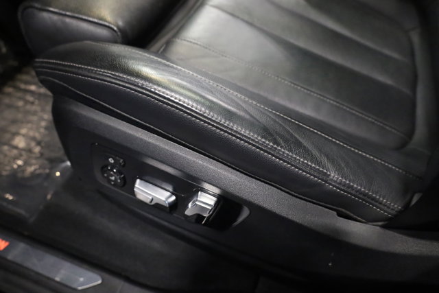 Vehicle image 40 of 46