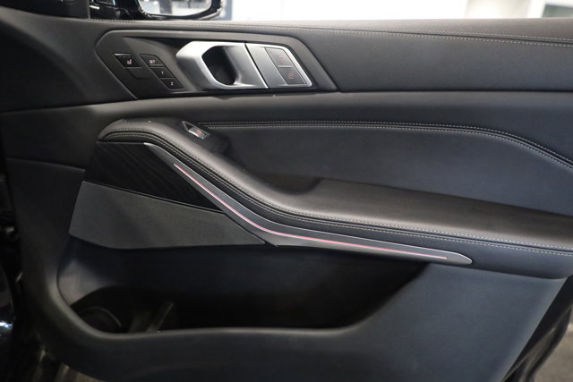 Vehicle image 32 of 46