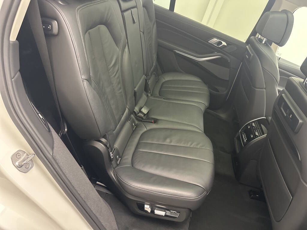 Vehicle image 12 of 36