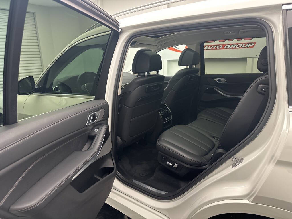 Vehicle image 19 of 36