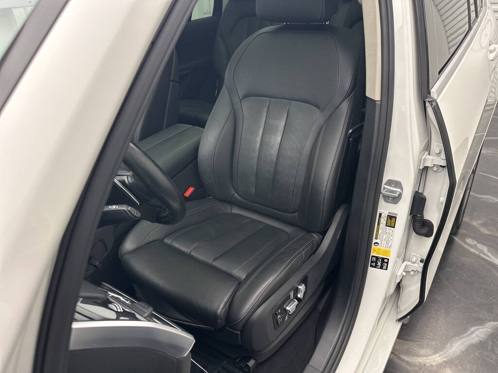 Vehicle image 15 of 36