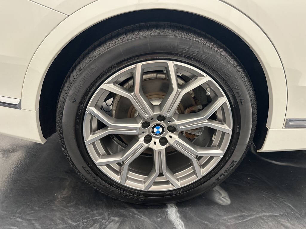 Vehicle image 6 of 36
