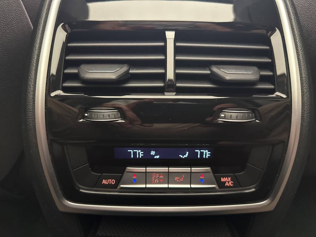 Vehicle image 32 of 36