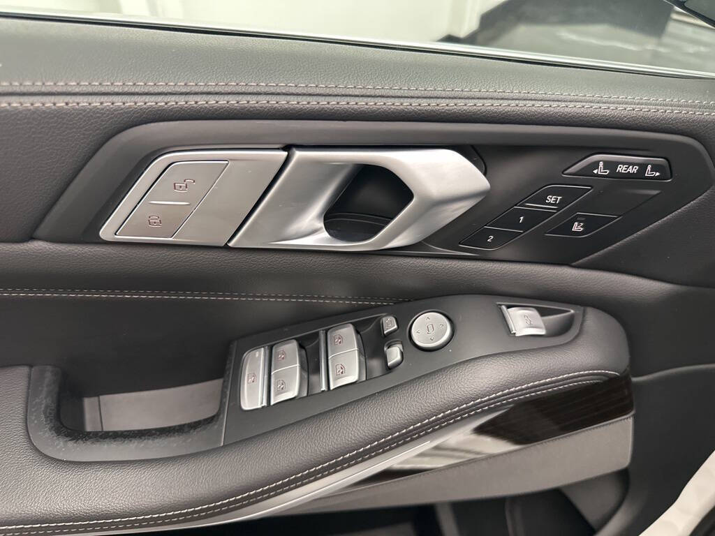 Vehicle image 29 of 36