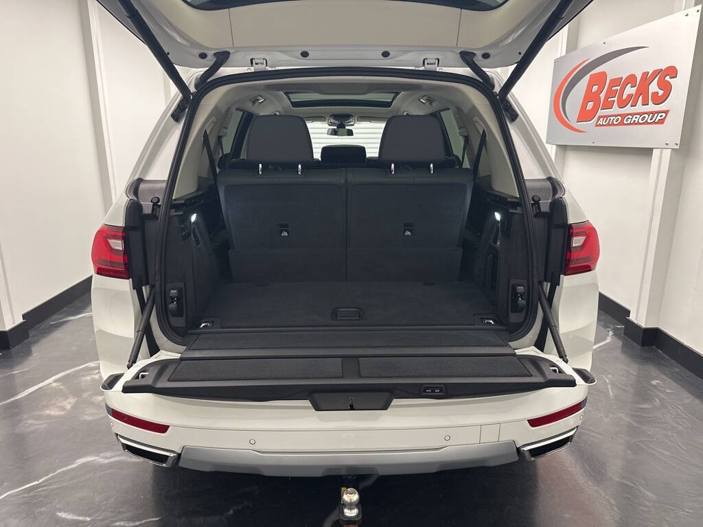 Vehicle image 10 of 36