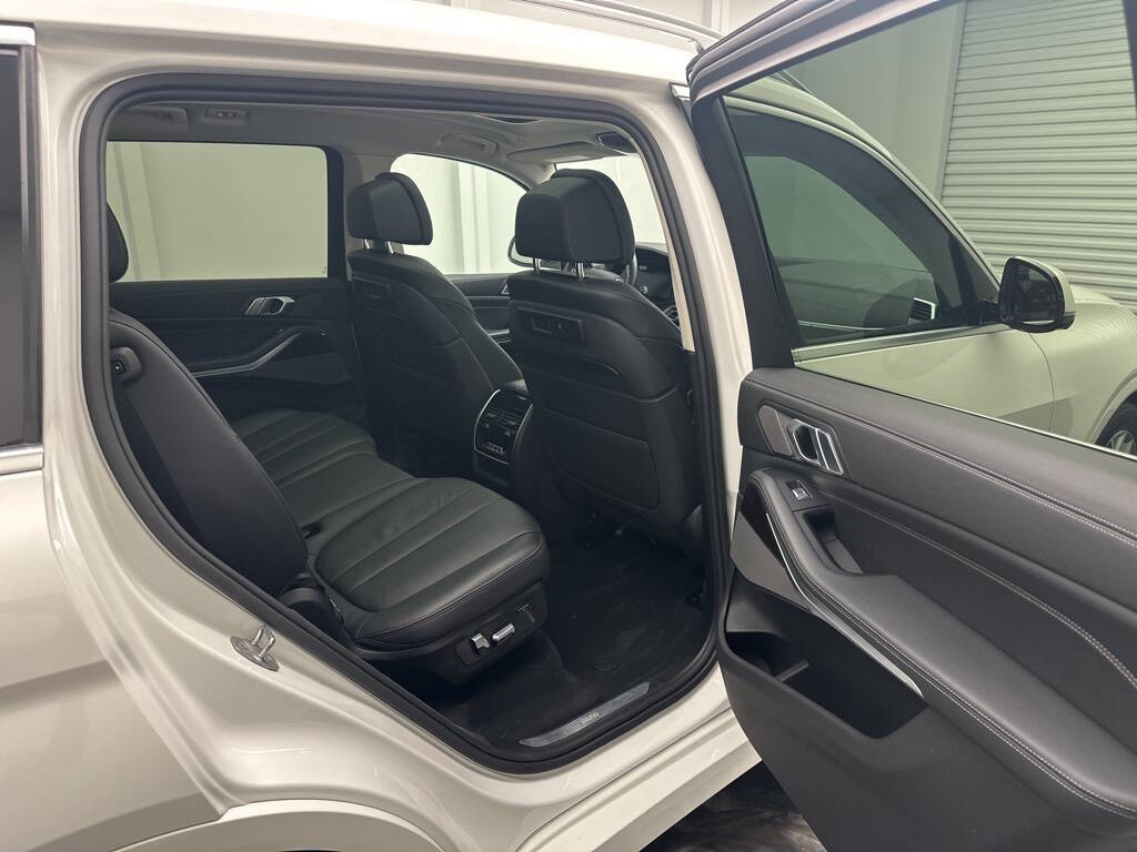 Vehicle image 16 of 36
