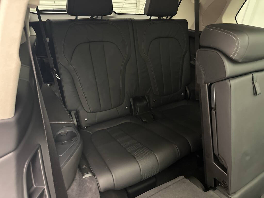Vehicle image 18 of 36