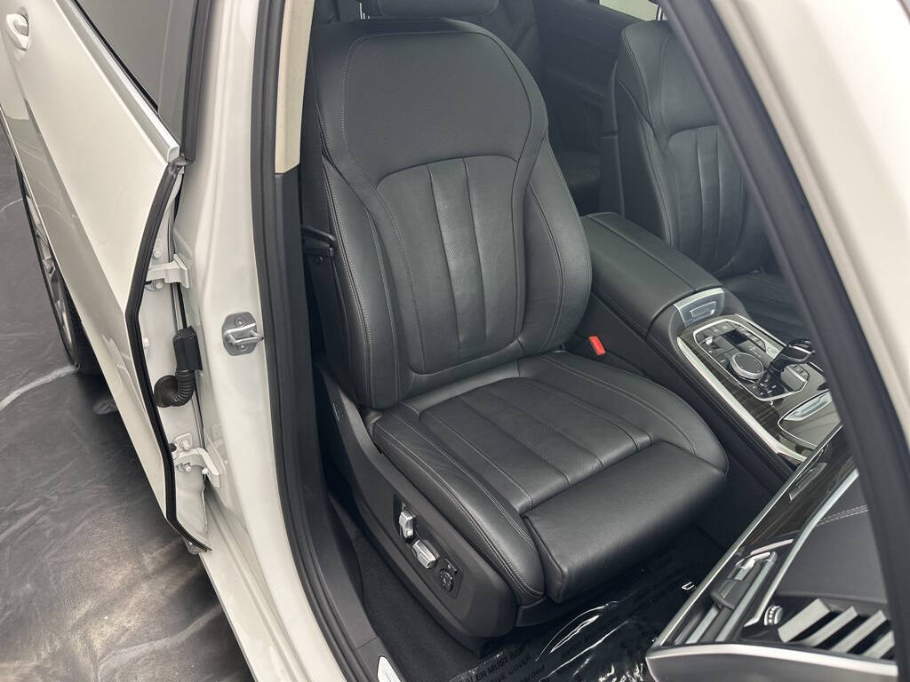 Vehicle image 14 of 36