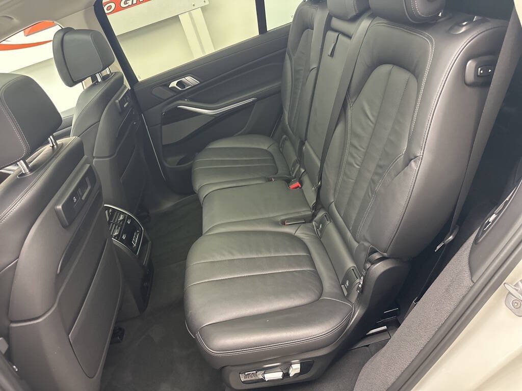 Vehicle image 13 of 36