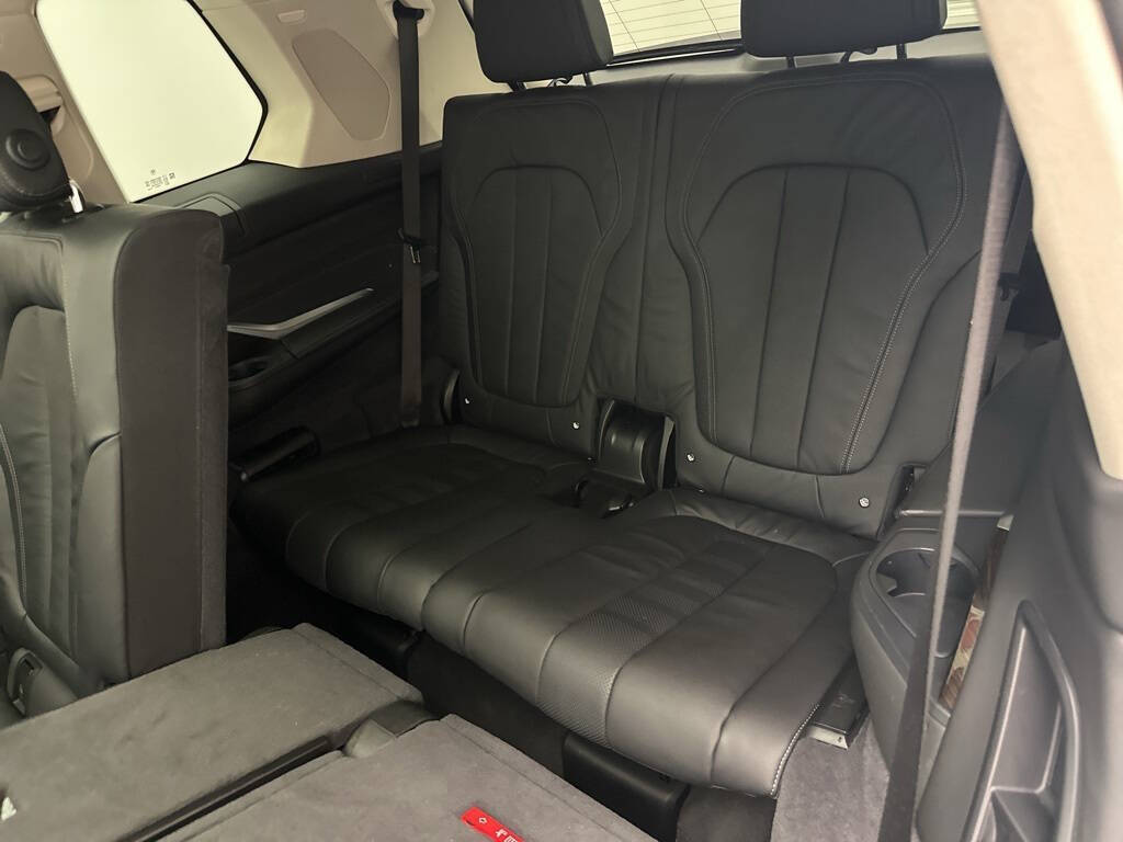 Vehicle image 17 of 36