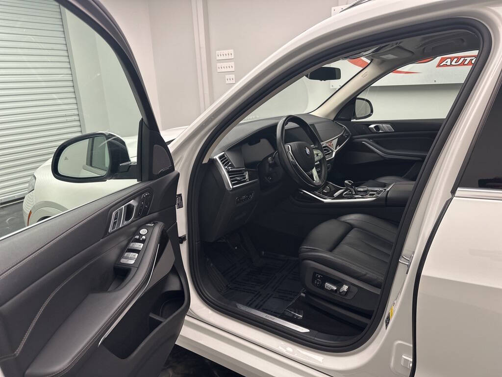 Vehicle image 22 of 36