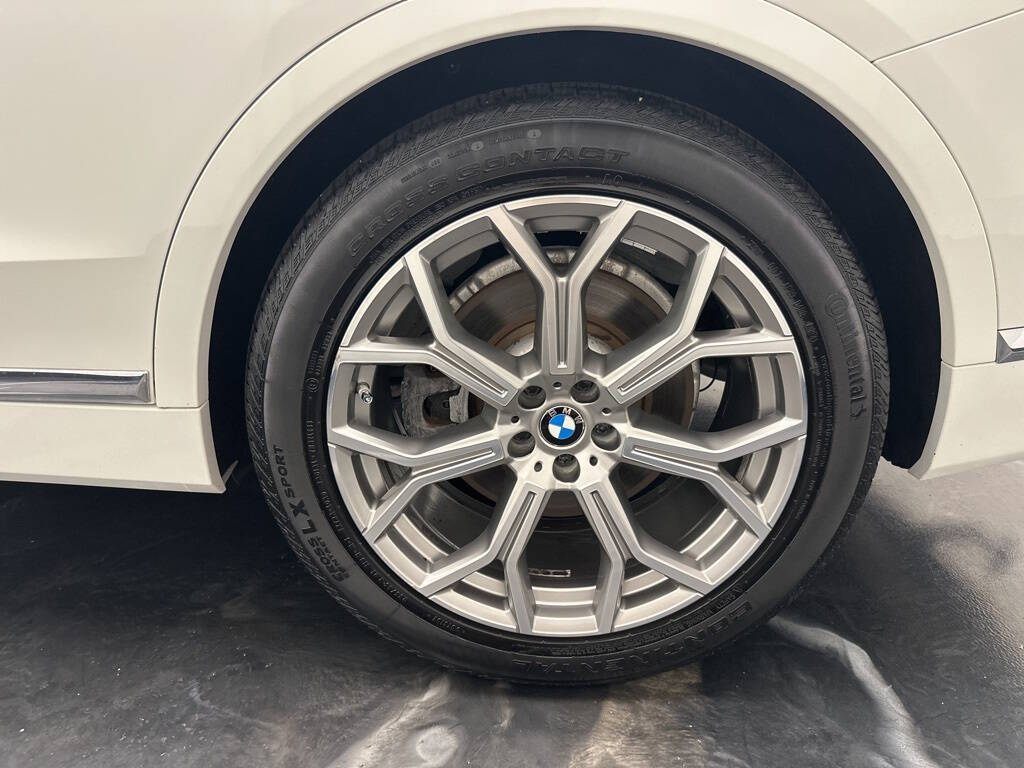 Vehicle image 8 of 36