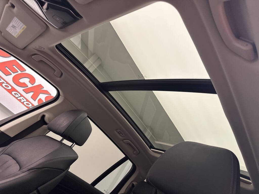 Vehicle image 20 of 36