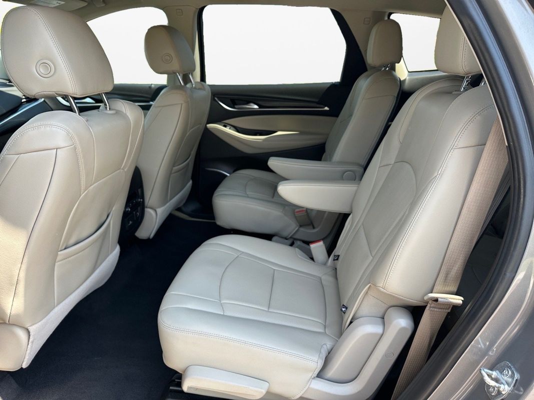 2019 Buick Enclave Essence Image 16 of 37