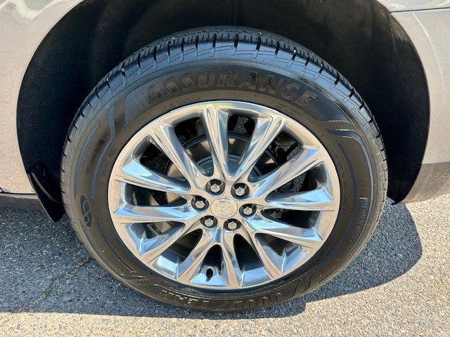 2019 Buick Enclave Essence Image 10 of 37