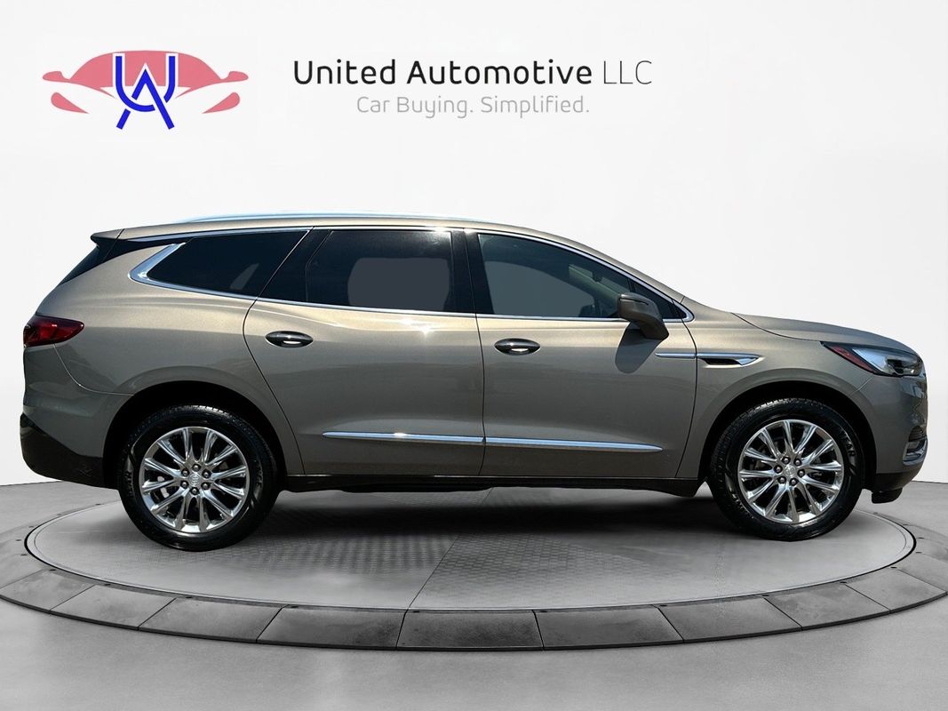 2019 Buick Enclave Essence Image 4 of 37