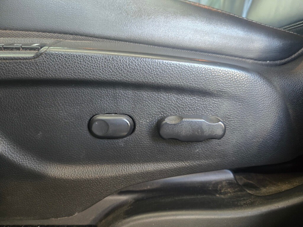 Vehicle image 15 of 33