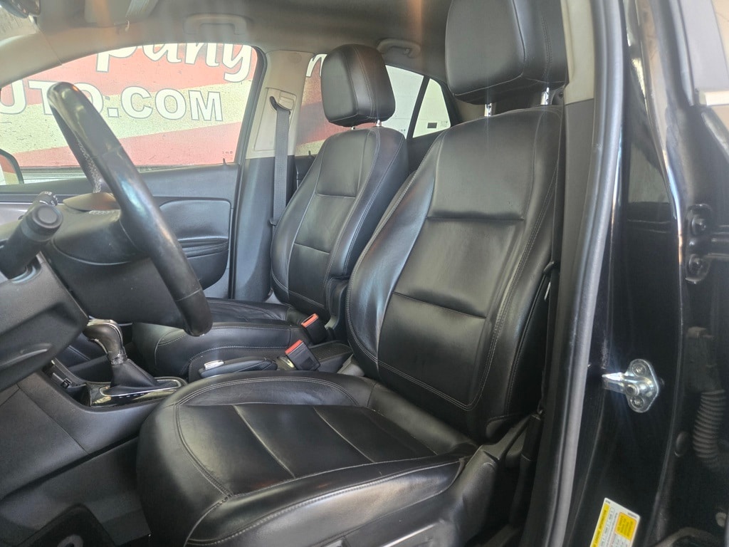 Vehicle image 14 of 33