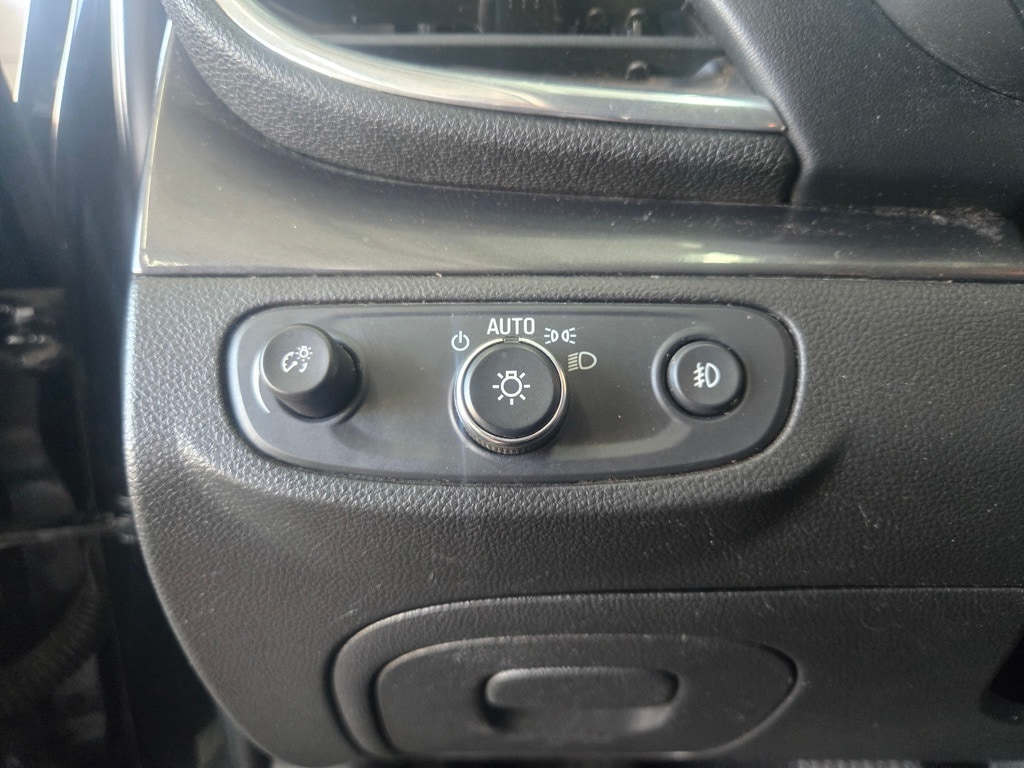 Vehicle image 17 of 33