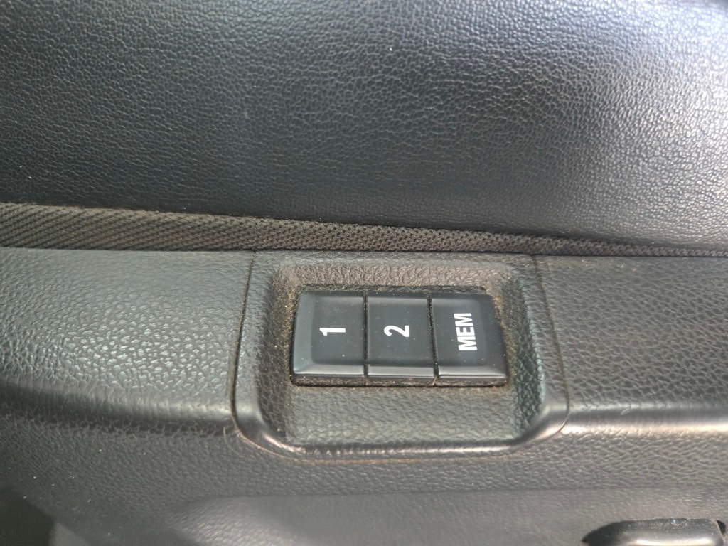 Vehicle image 16 of 33