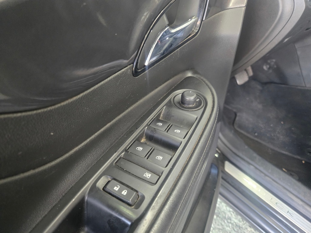 Vehicle image 12 of 33