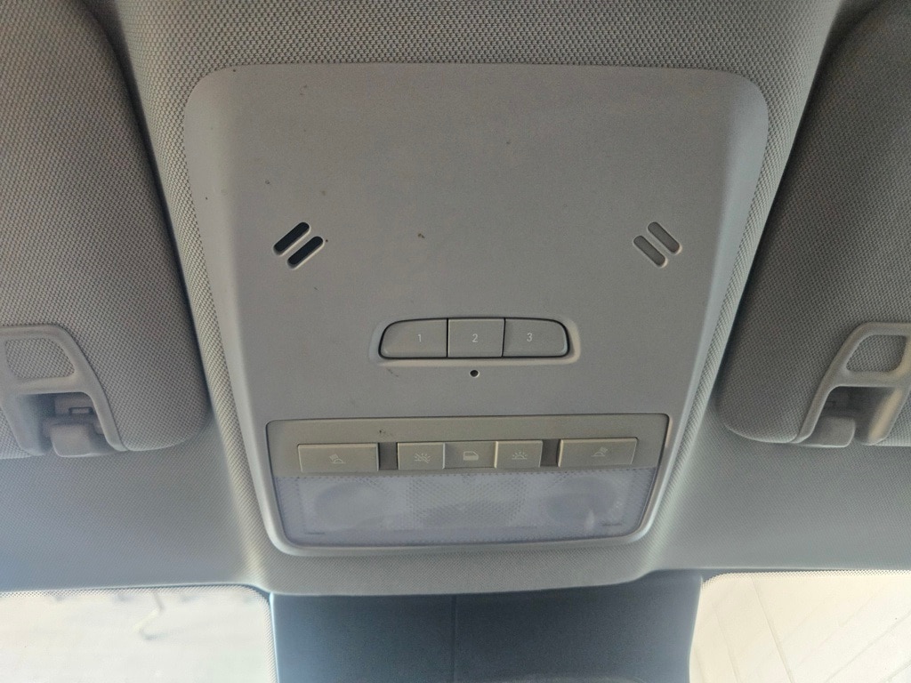Vehicle image 28 of 33