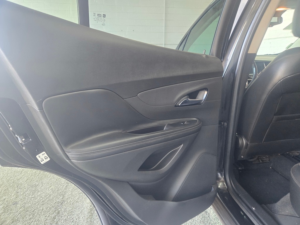 Vehicle image 29 of 33