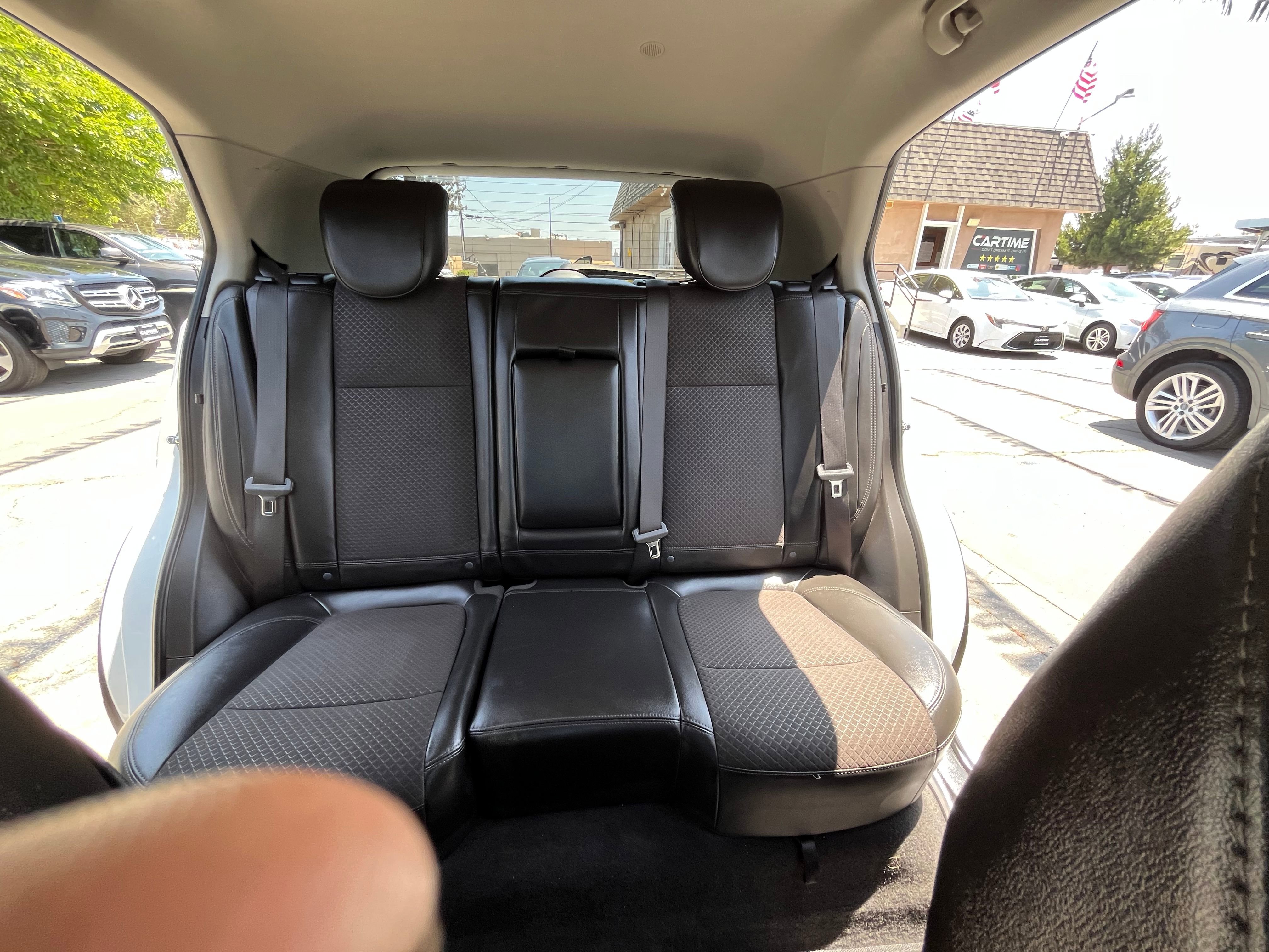 Vehicle image 30 of 67