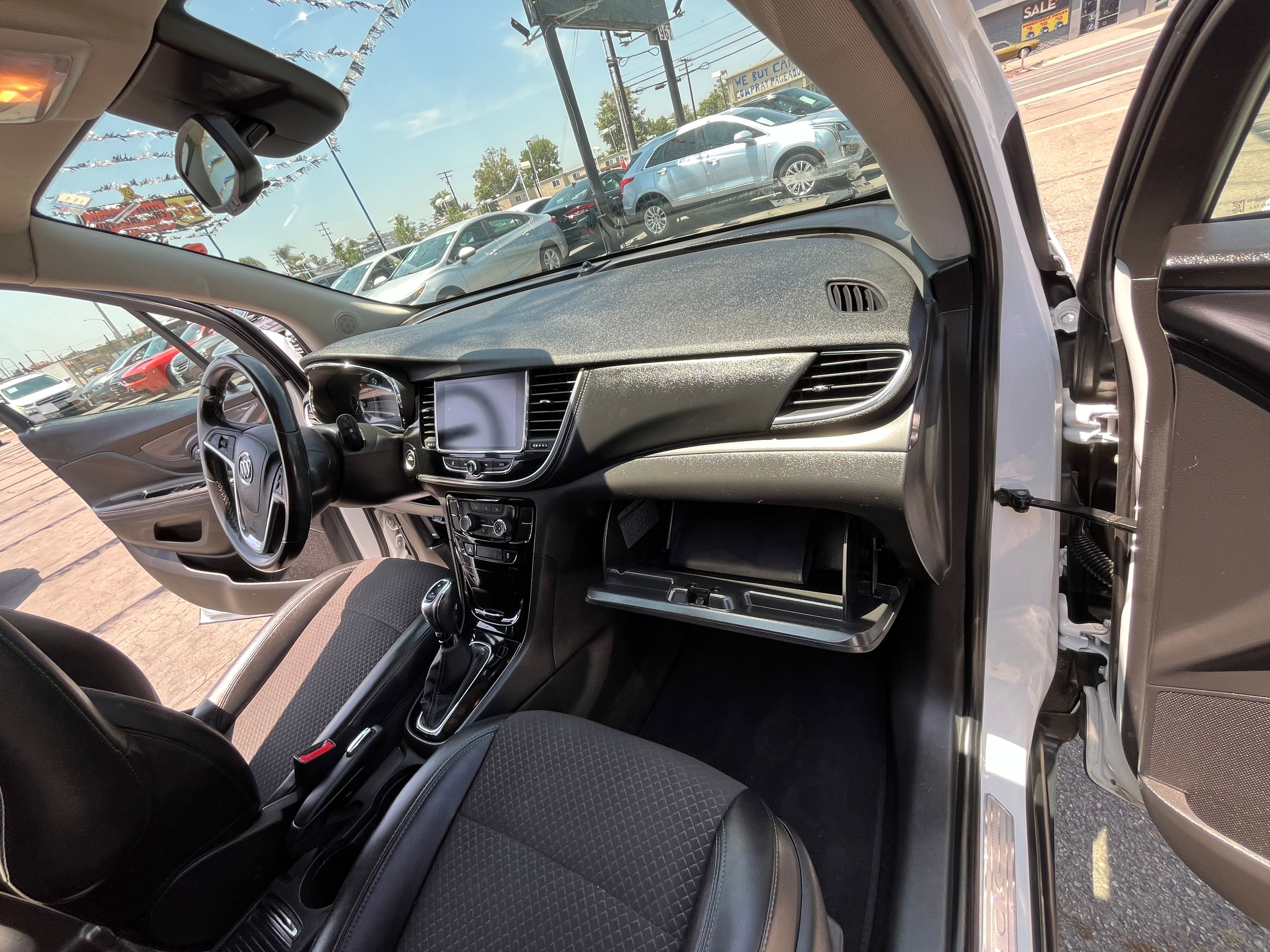 Vehicle image 32 of 67