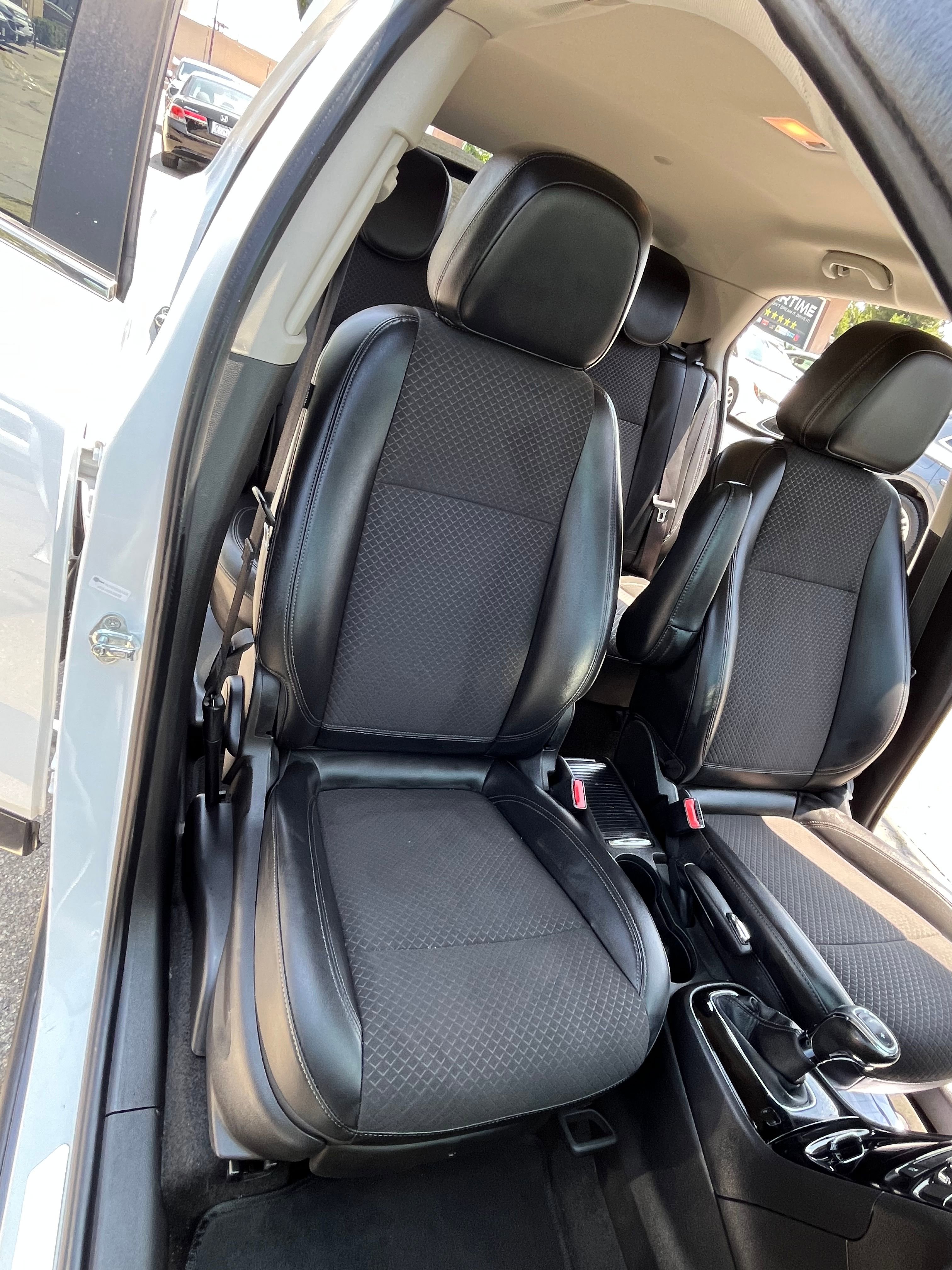 Vehicle image 17 of 67