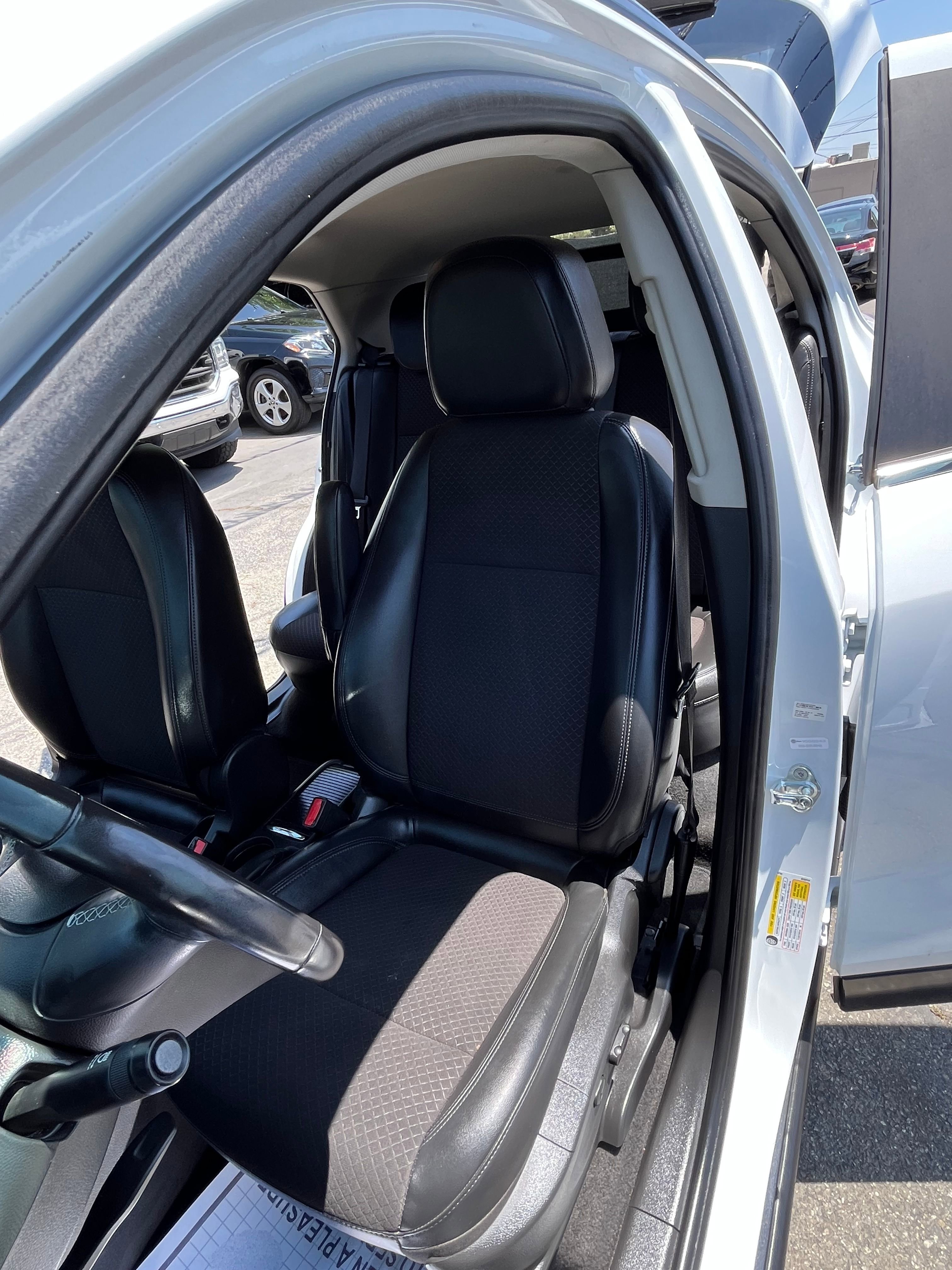 Vehicle image 19 of 67